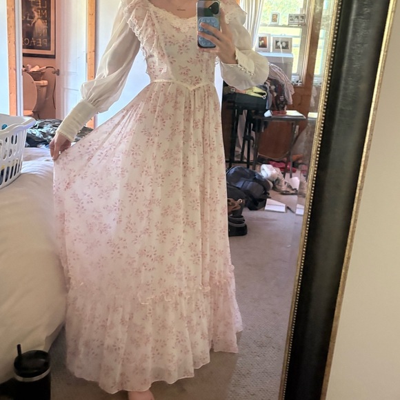 Gunne Sax Cream and Pink Floral Dress - Picture 1 of 12